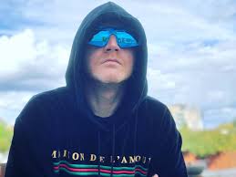 Maison De L Amour Sine Amore Nihil By Alessandromichele For Gucci Pre Fall 2020 Gucci In 2020 Mens Sunglasses Sunglasses Fashion