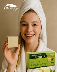 🧼 Anatolia Daphne Doğal Banyo Sabunu 🌿 Günlük kullanım için özel olarak  geliştirilmiş, 100% doğal içerikli defneli banyo sabunumuzla cildinize  doğanın tazeliğini sunun. ✓ El yapımı ✓ 600 gram