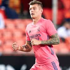 Some doctors disparage kroos for her drawling voice and her repetitive ko~ko~da~yo catchphrase (which roughly translates to i'm here or here i am). Toni Kroos Rips Uefa Fifa Over Schedule Competition Overload Sports Illustrated