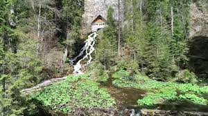 Astăzi cascada poate fi admirată de ochii oricui, iar ceea ce face ca imaginea ei să fie demnă de un. Cascada 7 Izvoare Cu A Ei Apa Razvan Bogatu Fotograf