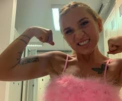 Marta linkiewicz pokazała się półnago tuż przed galą fame mma 10. Marta Linkiewicz Eksponuje Wysportowane Cialo W Bikini Co Za Figura Obcas Pl