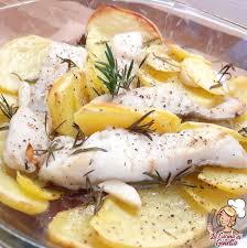 Il baccalà alla livornese con le patate si prepara dopo aver dissalato il pesce. Baccala Al Forno Con Patate E Rosmarino La Cucina Di Ginetta