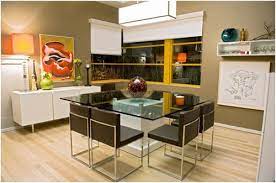 Modern Family 3 Funny Families And Their 3 Fab Houses Modern Family House Modern Family Family Room Design