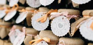 Gastgeschenke lassen sich auch super in das festprogramm integrieren. Uber 25 Tolle Ideen Fur Gastgeschenke Zur Hochzeit Weddix