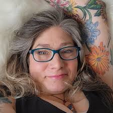 🧇🧇Majestic Mamas Game of Chance🧇🧇🧇 🔥 Onyx Dolphin ❣️ Aura Howlite  Sphere w/ 🐦‍⬛ 🌳 Sphere Stand ❤️‍🔥 Clear Quartz Cluster w/ Fluorite &  custom stand We will have 3 (THREE) winners