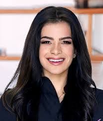 Vanessa Maynard's Instagram, Twitter & Facebook