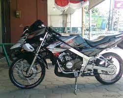 Lihat spesifikasi, fitur, warna yang tersedia, konsumsi bbm, gambar, video, dan bandingkan juga ninja r dengan rivalnya seperti dan. Modifikasi Motor Ninja R Warna Hitam Modifikasi Motor Terbaru 2021
