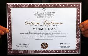 Allen, savaş sırası ve öncesi dönemden tutup çıkarıyor filmini; 72 Yasinda 3 Uncu Universitesini Bitirdi Memurlar Net