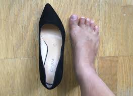 How To Stretch Tight High Heel Shoes For Wide Feet On Ferebres Com Wide Feet Shoes How To Stretch Shoes Stretch Leather Shoes