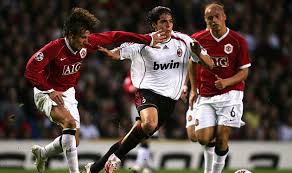 Милан в прошлом раунде лиги европы только за счет гостевого гола прошел сербскую црвену звезду. Kaka Ostavil Oboronu Manchester Yunajted V Durakah Legendarnomu Golu Ispolnilos 13 Let Football Ua