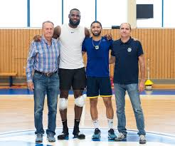 He has been to the nba playoffs in 15 of his 18 nba seasons, and has never missed the second round — a streak that is now very much in doubt. Lebron James Bevor Ich Herkam Dachte Ich Berlin Ist Eine Coole Stadt Aber Kolner Stadt Anzeiger