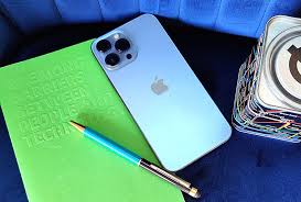 Apple iPhone 13 Pro Max smartphone ...