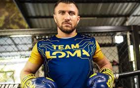 He is a former world champion in three weight classes. Ukzsb1tz Xybbm