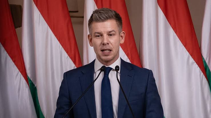 Magyar Péter azt ígéri, hogy kormányváltás esetén haladéktalanul  felfüggesztik a közmédia hírszolgáltatását | 24.hu