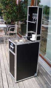 Mobile Kuche Mobykitchen Piccolo Mobile Wasserversorgung Mobiles Handwaschbecken Im Flightcase Gartenkuche Amazon De Garten Dom Na Kolesah Dom Mebel