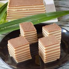 Anda aduk sampai rata dan dipisahkan menjadi beberapa wadah dan diberi warna. Resep Lapis Terigu Hal