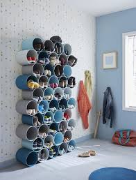Des Porte Chaussures Ludiques Et Colores Simples Et Amusants Des Tubes Peints Diy Rangementastuci Idee Rangement Idee Rangement Chaussure Astuce Rangement