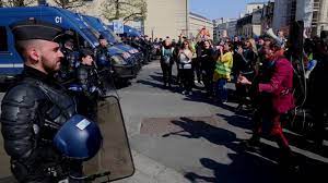 Merci à tous c'est énorme. On Est La La Chanson Des Gilets Jaunes Youtube