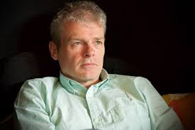 Geef je tegenstander een kus op de wang.' Acht levensvragen aan schrijver Mark  Haddon
