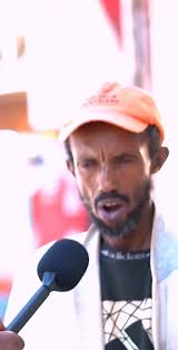 "Camalkaagu ceebtaa ma sheego. , Waxaad xamaalataa wuu kuu xil-qariyaa..,  Africa ayaynu joognaa oo dowladi inama caawiso. , Waa is dabbar oo  noloshada maaree, cashuurta uunbanu kaa qaadanayna, ...