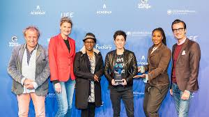 Carolin kebekus (born 9 may 1980 in bergisch gladbach) is a german comedian and actress. File Gedankentanken Koln 2018 10 Roter Teppich Nach Preisubergabe 0450 Jpg Wikimedia Commons