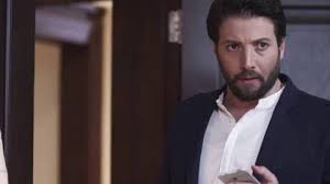 أكد الفنان السوري محمد الأحمد أنه يتدخل بأزياء الشخصيات التي يؤدي عندما تتطلب الشخصية حضوراً لافتاً ومتنوع. Ù…Ø­Ù…Ø¯ Ø§Ù„Ø£Ø­Ù…Ø¯ ÙŠØªØ­Ø¯Ø« Ø¹Ù† Ø­Ù‚ÙŠÙ‚Ø© Ø²ÙˆØ§Ø¬Ù‡ Ù‚Ø¨Ù„ 13 Ø¹Ø§Ù… Ø§ ÙÙŠØ¯ÙŠÙˆ Ø§Ù„Ø¨ÙˆØ§Ø¨Ø©