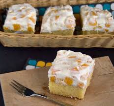 Fluffiger Limokuchen Mit Einer Leckeren Pfirsich Creme Rezept In 2020 Limokuchen Fantakuchen Kuchen