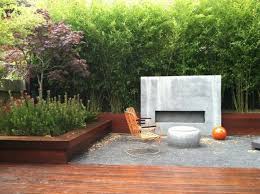 Sichtschutz Im Garten Kamin Im Freien Aus Beton Bauen Garten Bepflanzen Moderne Landschaftsgestaltung Bepflanzung