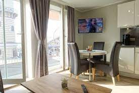 Die liebevoll eingerichtete ferienwohnung liegt direkt am alten strom (promenade) im schönen seebad warnemünde. Interdomizil Warnemunde Ferienwohnung Leuchtturmblick Ref 2868