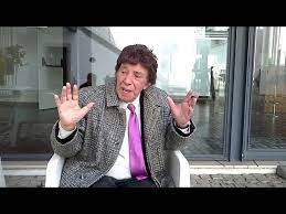 Artur garcia morreu, na aldeia de juzo, em cascais, segundo disse à lusa o agente artístico do cantor, antónio fortuna. Morreu O Cantor Artur Garcia Principe Do Espetaculo E Rei Da Radio Noticias De Coimbra