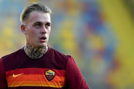 Rick karsdorp (born 11 february 1995) is a dutch footballer who plays as an attacking midfielder or as an right back for eredivisie side feyenoord. Can Rick Karsdorp Redeem Himself At Roma This Season Chiesa Di Totti