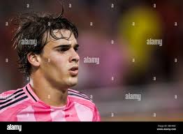 Inter benjamin hi-res stock photography and images