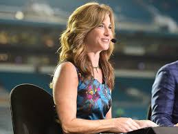 A seasoned commentator may earn much more annually than a new commentator without any experience on the radio or in front of television cameras. Salaries Of Your Favorite Sports Analysts And Announcers
