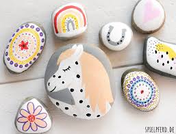 Fotografie impressive steine bemalen mit kindern vorlagen motiviere dich, in deinem parlament verwendet zu werden sie können dieses bild verwenden, um zu lernen, unsere hoffnung kann ihnen helfen, klug zu sein. Steine Bemalen Diy Trend Des Jahres Spielpferd De