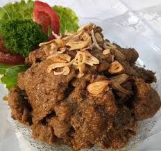 Dendeng sambal lado adalah masakan khas sumatra barat dibuat dari irisan tipis dan lebar daging sapi yang dikeringkan lalu digoreng kering, setelahnya bagian daging sapi yang terletak di bagian paha belakang sapi dan sudah mendekati area bokong sapi. 10 Resep Olahan Daging Sapi Sederhana Yang Bisa Kamu Buat Hari Ini