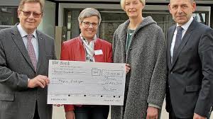 Banken in plochingen und umgebung suchen und finden. Mit 13 000 Euro Unterstutzt Der Lions Club Plochingen Das Hospiz Esslingen Rainer Eisler Links Esslingen Esslinger Zeitung