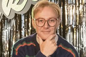 Míg az első két sorozatban briss meglehetősen egydimenziós gazember, a filmben a darab antik hősévé nőtte ki magát, mielőtt dr erasmus pea. The League Of Gentlemen Characters British Comedy Guide