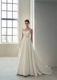 Flowing tulles and summer floral accents. This Item Is Unavailable Etsy Hochzeitskleidarten Klassisches Brautkleid Kleid Hochzeit