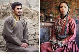 The perak is fastened onto a hairpiece made out of woolen braids. Traditional Dresses Of Ladakh Ju Leh Adventure