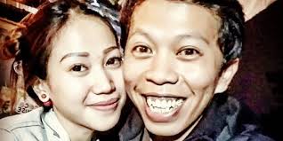 Bisa memenangkan hati kekasih idaman kita adalah sebuah hal yang jadi impian banyak orang. Alamak Cantiknya Istri Ubed Tukang Cilok Di Preman Pensiun 4 Merdeka Com