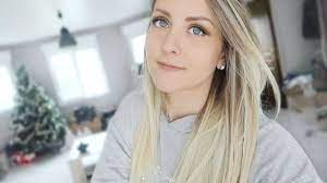 Youtube mavachou mavachou, ici dans une vidéo partagée sur sa chaîne youtube au mois de décembre 2021. 7c2e0k0fnmxyhm