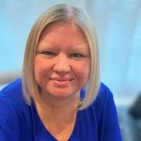 Kristen Streeter's Instagram, Twitter & Facebook