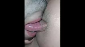 Sucer la chatte nue et le cul fait maison