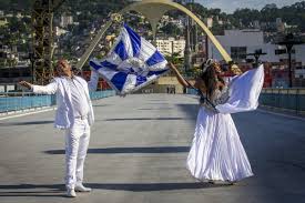 Três décadas de bailado: Claudinho e Selminha Sorriso celebram longevidade no desfile da Beija-Flor