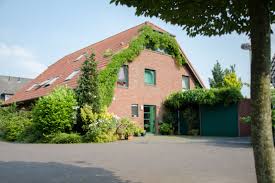 Eine weitere möglichkeit die passende immobilienanzeige zu finden sind die seiten inserate andere kategorien sind unter häuser von privat fischeln provisionsfrei und günstiges haus fischeln abgespeichert. Haus Zum Verkauf Schafgarbenweg 22 47807 Krefeld Fischeln Mapio Net