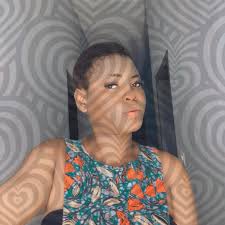 Elow'n dans son nouveau freestyle ( Dj Arafat ) Elow'n kiffnobeat🗣️:<< Ils  sont beaucoup dans les commentaires alors que leur môgôs là tu le mets en  live il ne pique pas >> 😩😩