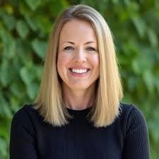 Amanda Combs's Instagram, Twitter & Facebook