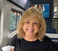 Carol Rey's Instagram, Twitter & Facebook