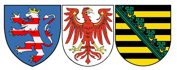 Mit der kur sachsen ging auch das wappen auf die wettiner über und wanderte elbaufwärts, ebenso wie der name »sachsen das wappen kann auch mittig in die sachsenfahne eingefügt werden. Unsere Wappen Der Sachsische Adel E V