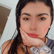 Stephanie Coelho's Instagram, Twitter & Facebook